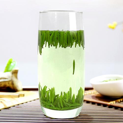 One leaf of Hanzhong Maojian